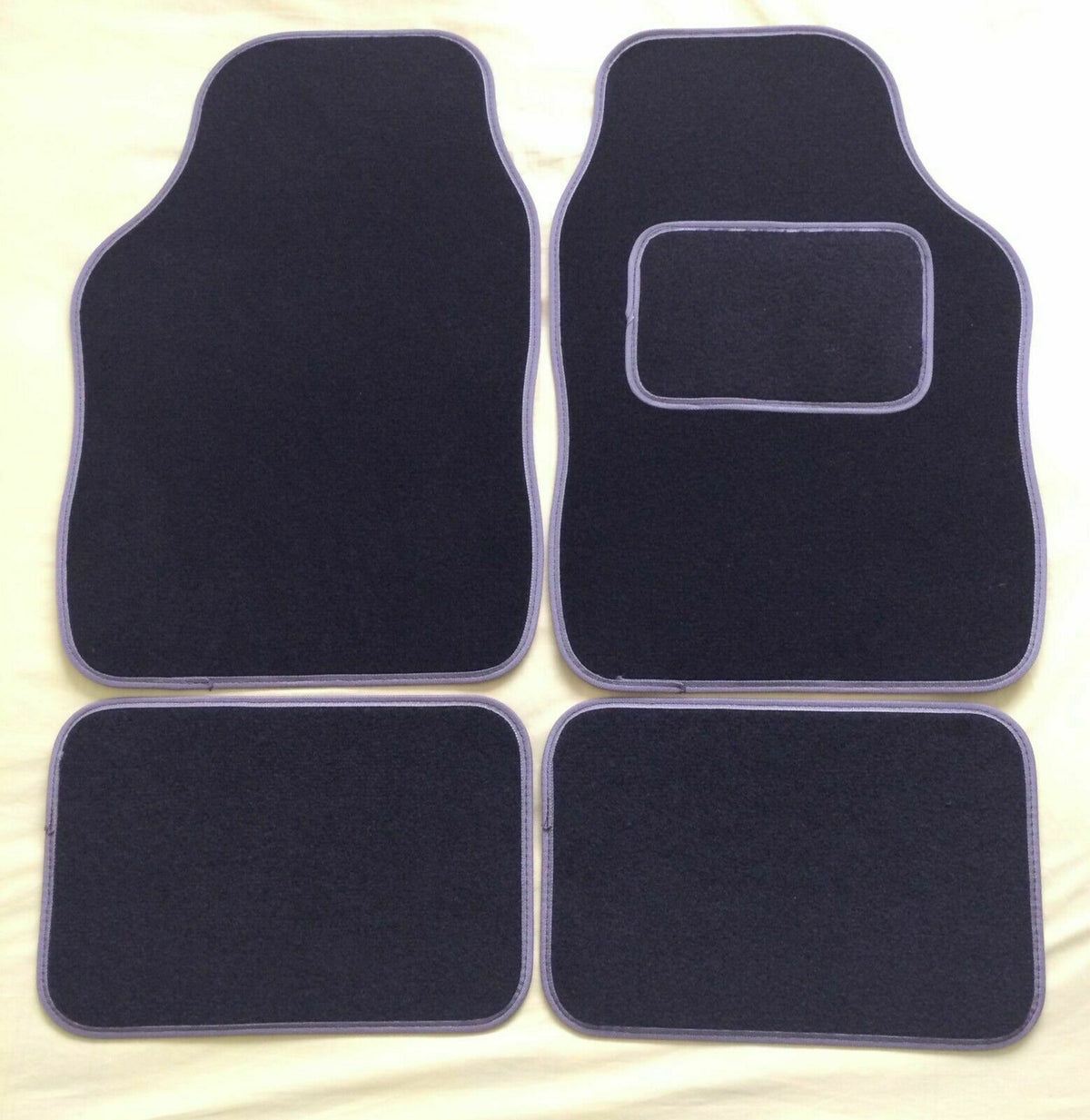 UNIVERSAL CAR FLOOR MATS BLACK WITH GREY EDGING - 4 PIECE SET