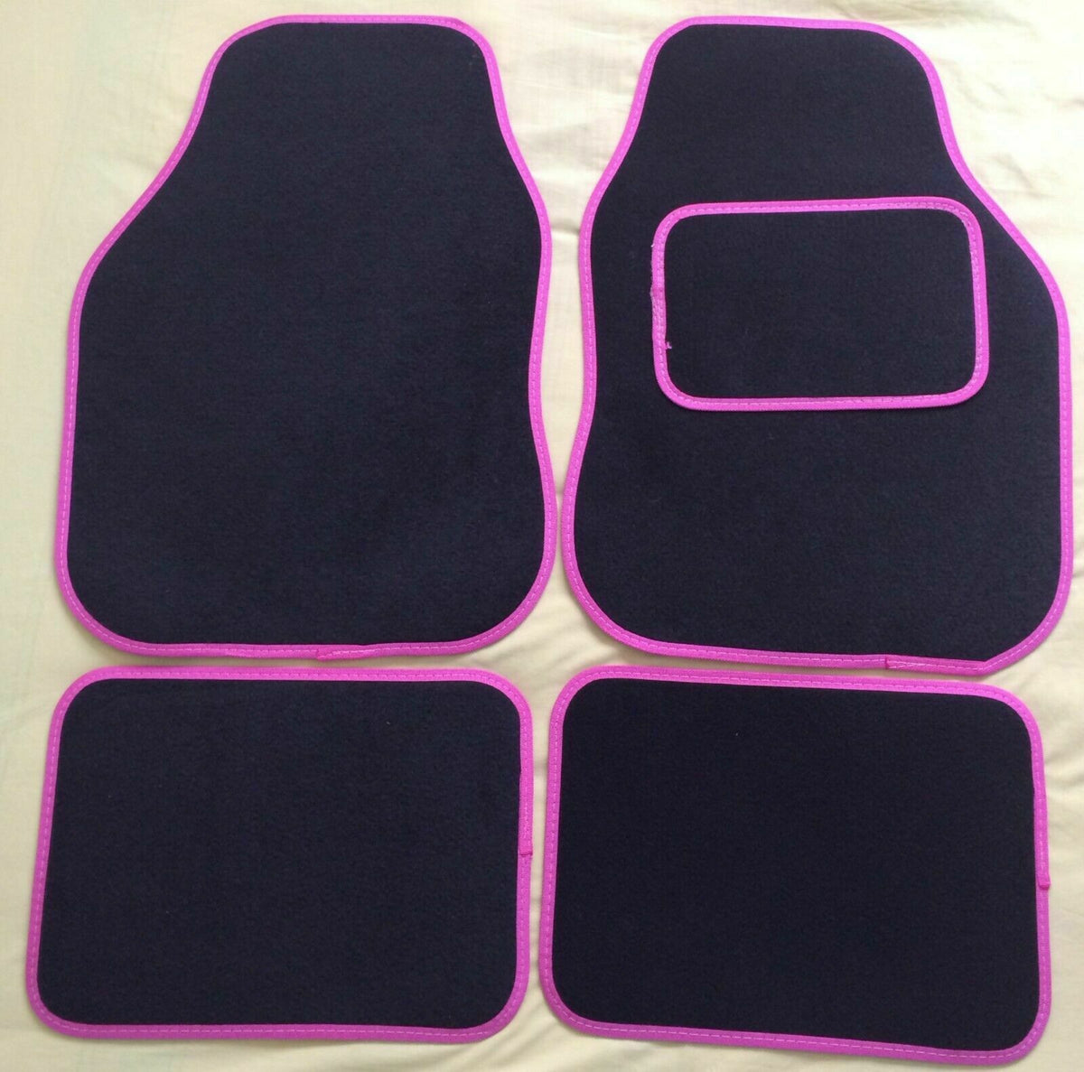 UNIVERSAL CAR FLOOR MATS BLACK WITH PURPLE EDGING - 4 PIECE SET